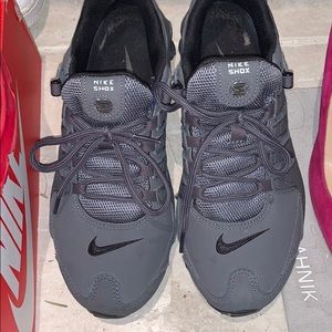 Grey/Blk Nike Men’s Shocks size 7 like new